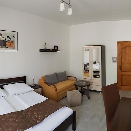Aquarius Vendeghaz Hotel Szeged Bagian luar foto