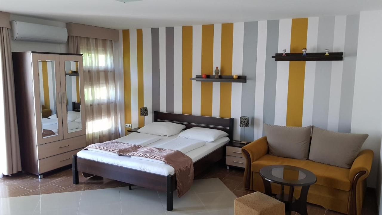Aquarius Vendeghaz Hotel Szeged Bagian luar foto