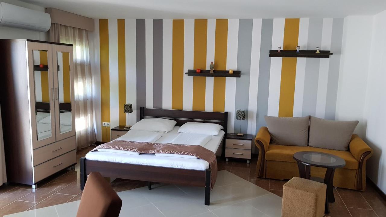 Aquarius Vendeghaz Hotel Szeged Bagian luar foto