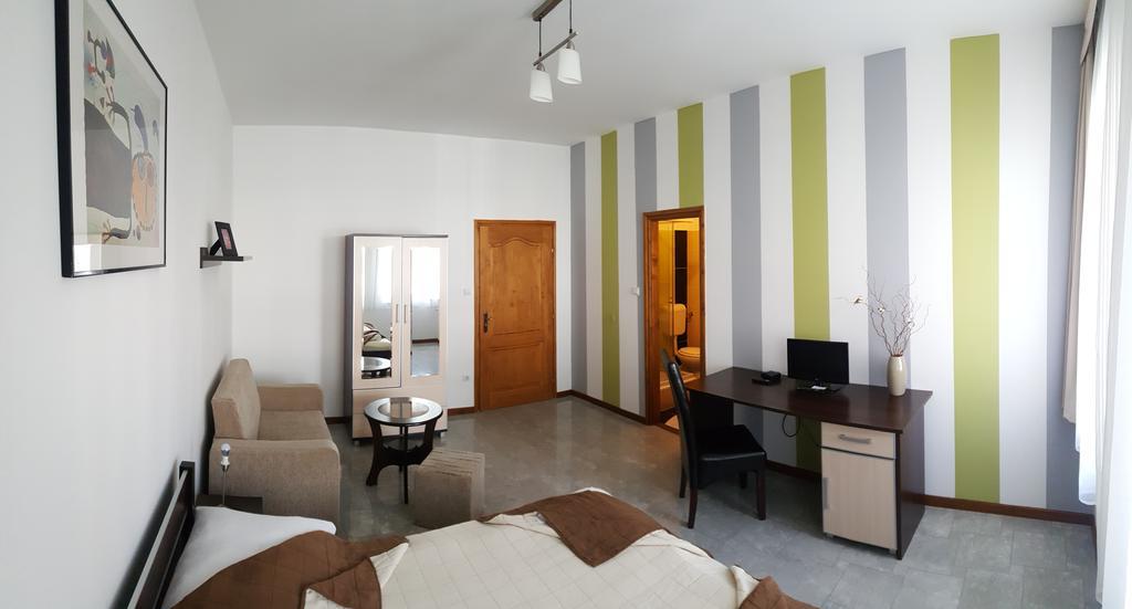 Aquarius Vendeghaz Hotel Szeged Bagian luar foto