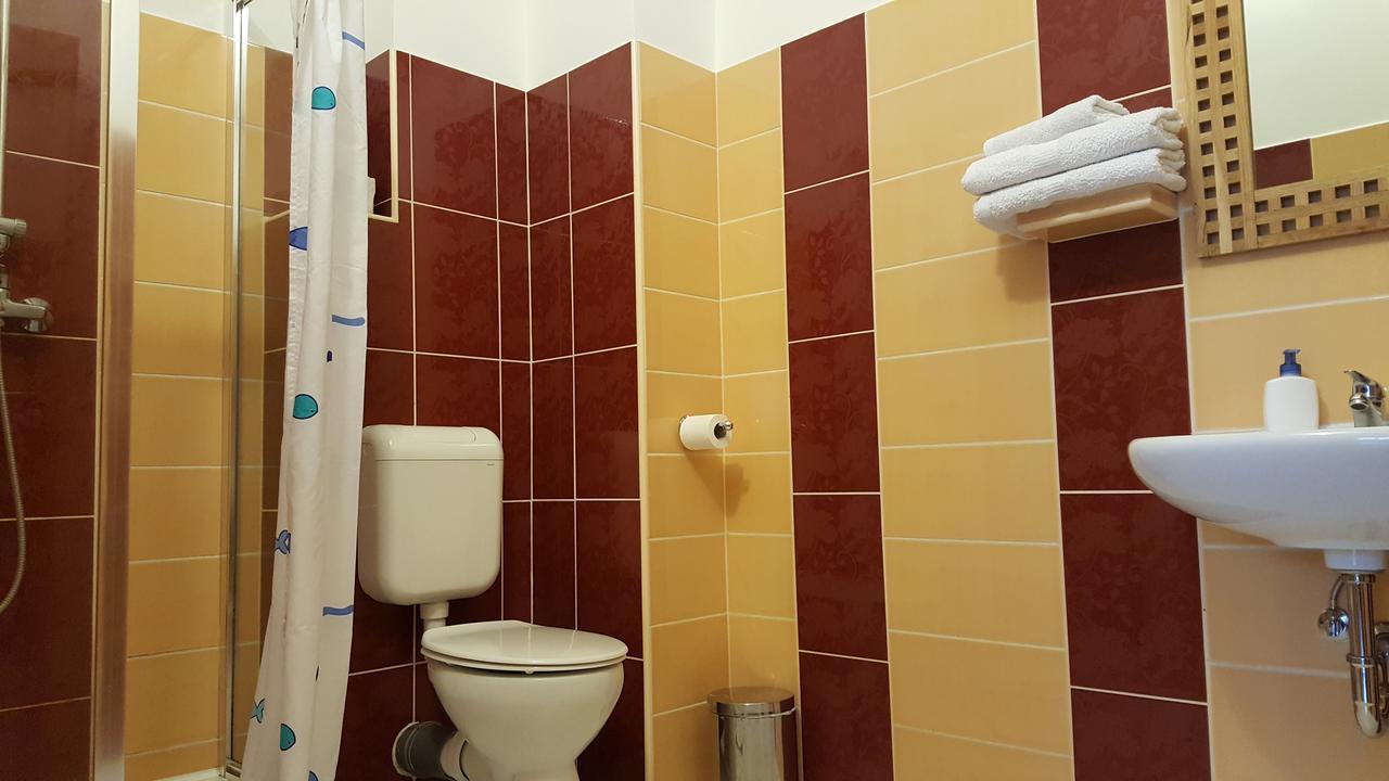 Aquarius Vendeghaz Hotel Szeged Bagian luar foto