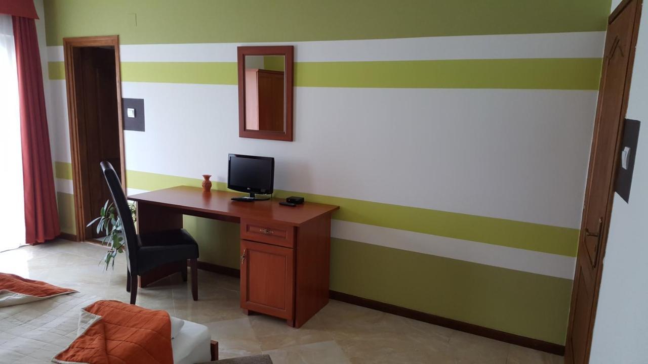 Aquarius Vendeghaz Hotel Szeged Bagian luar foto
