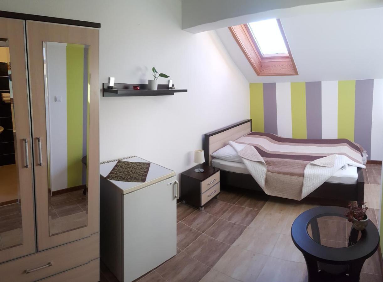 Aquarius Vendeghaz Hotel Szeged Bagian luar foto