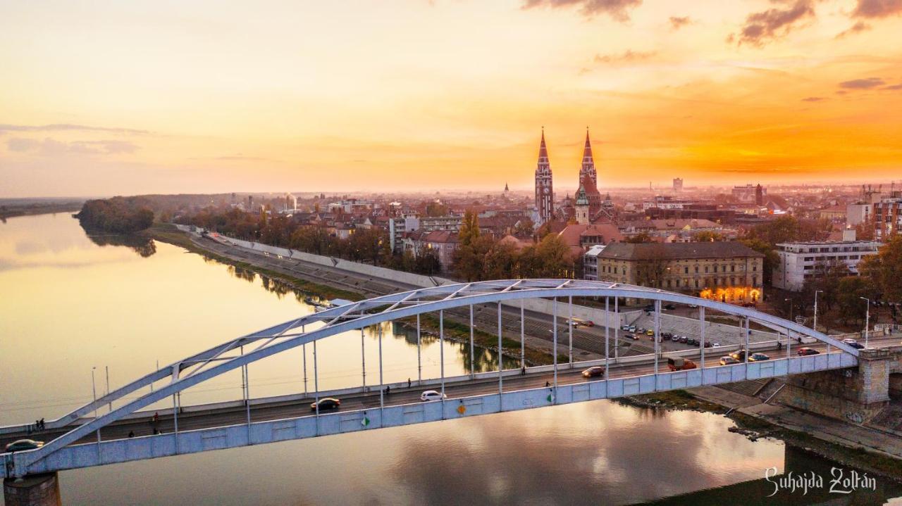 Aquarius Vendeghaz Hotel Szeged Bagian luar foto