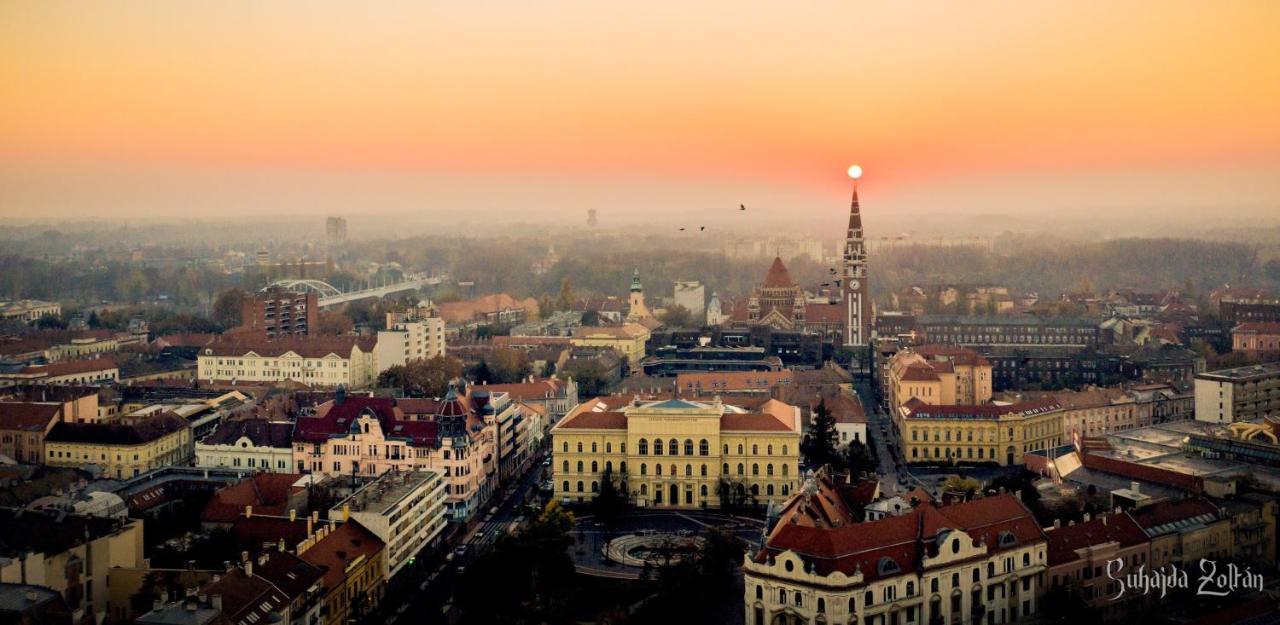 Aquarius Vendeghaz Hotel Szeged Bagian luar foto