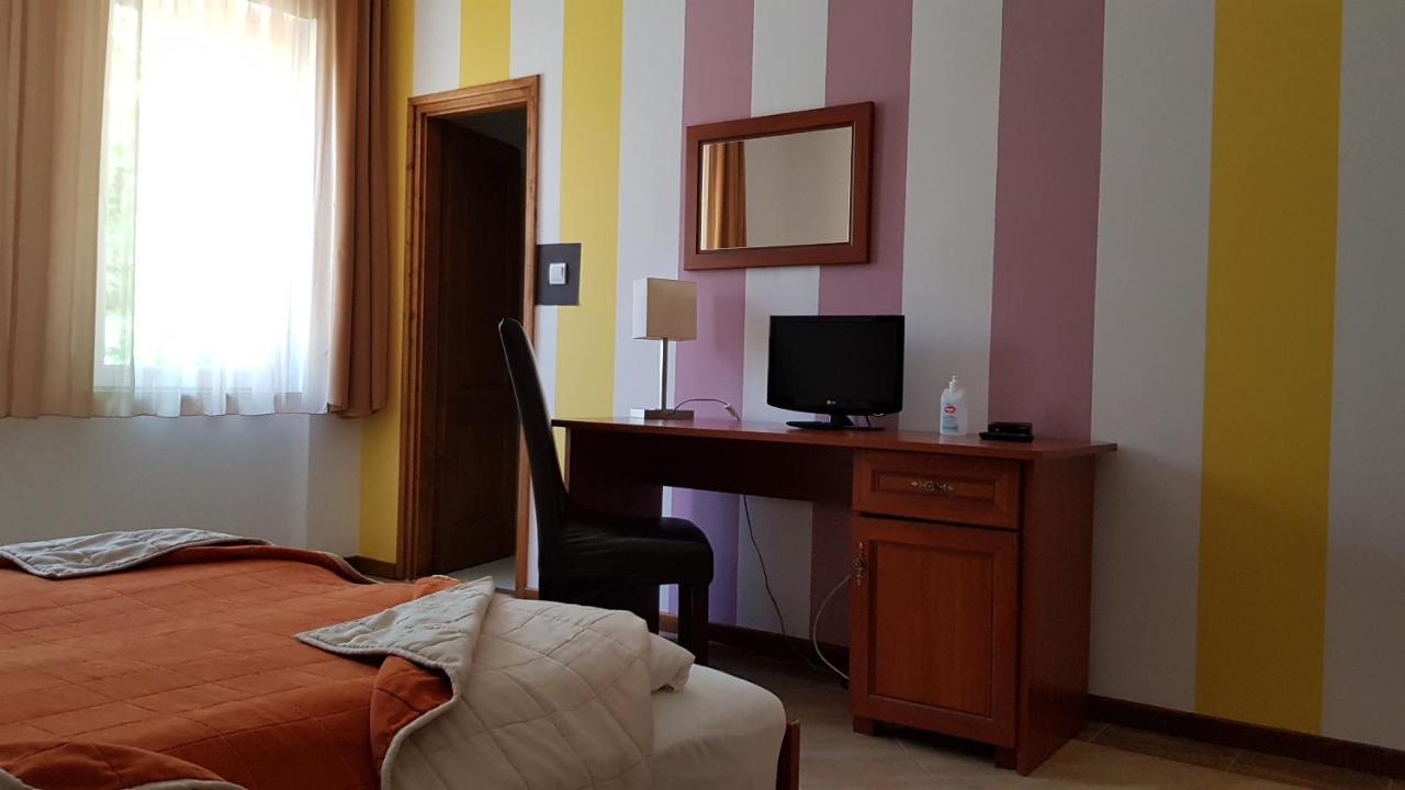 Aquarius Vendeghaz Hotel Szeged Bagian luar foto